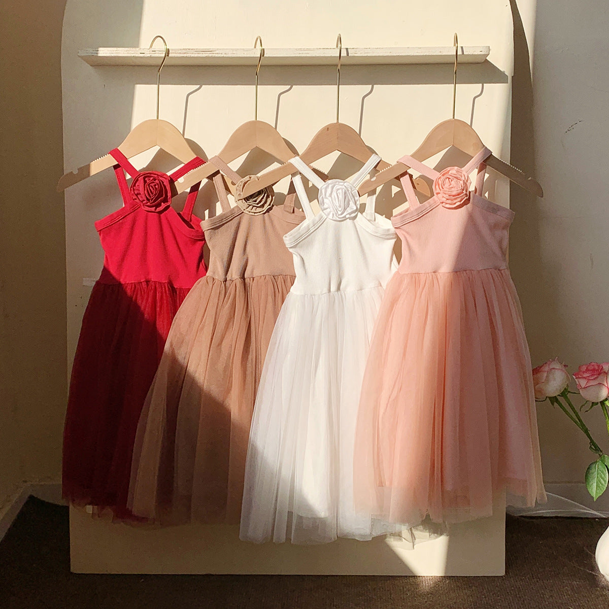 A summer new French rose suspender girls dress sweet foreign mesh princess dress beach dress
