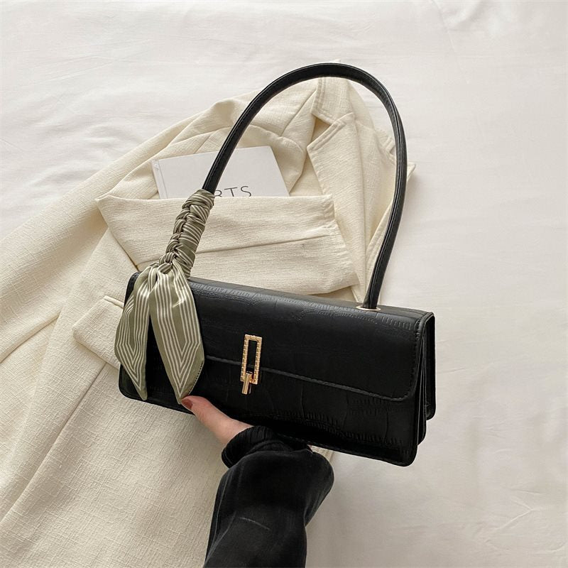 A new fashion messenger bag casual trendy lock personalized shoulder small square bag