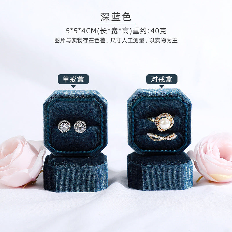A Velvet stud earrings pendant box
