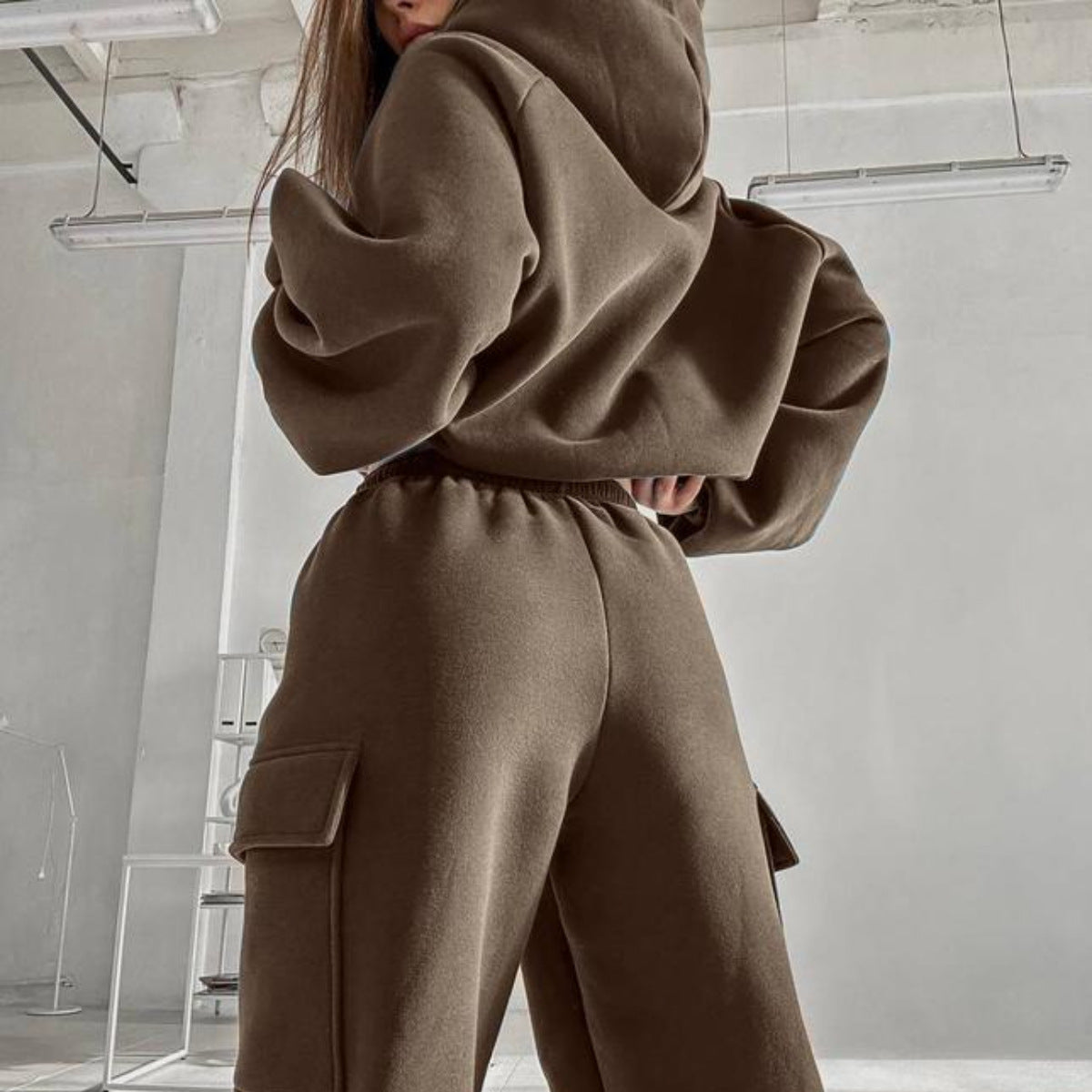 A sports and leisure sweater set