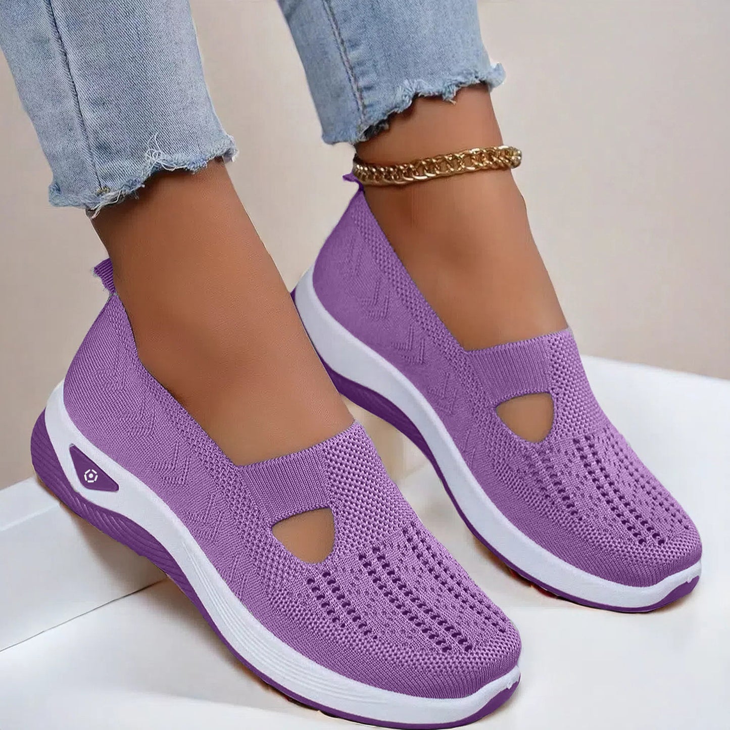 A Breathable shoes for summer