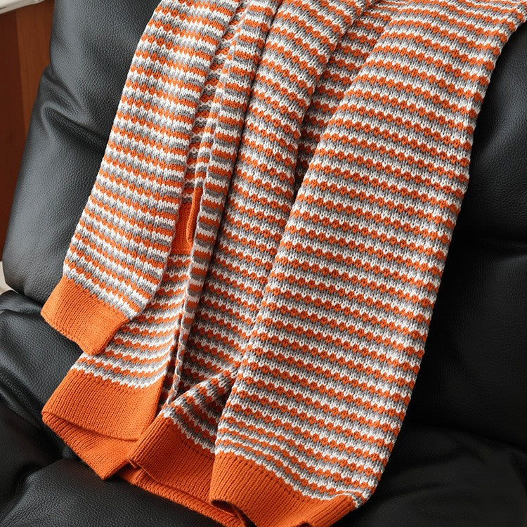 A Knitted Casual Sofa Decorative Blanket