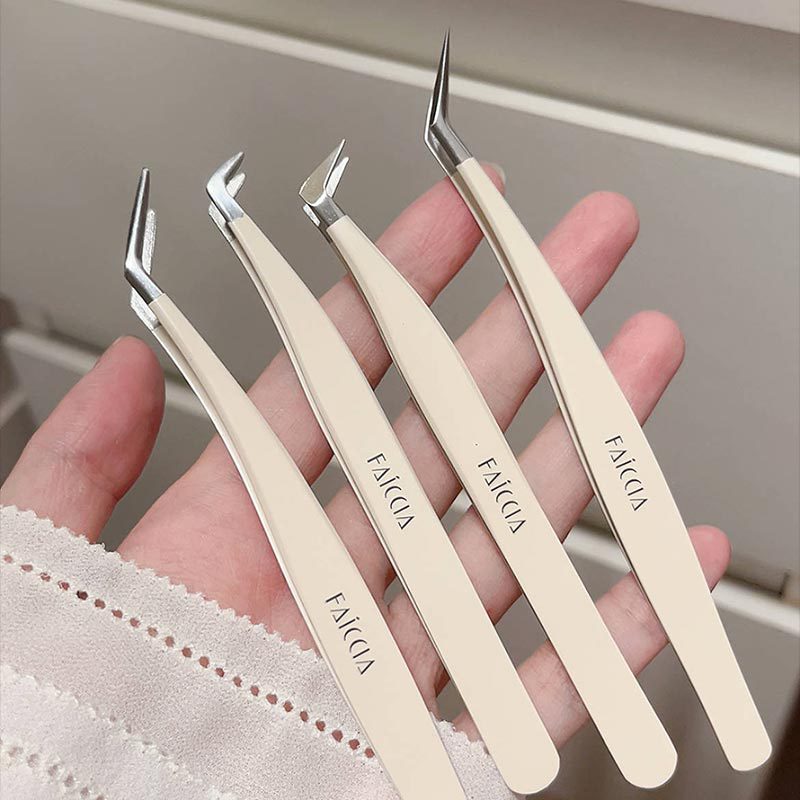 A Beauty Tweezers Tool