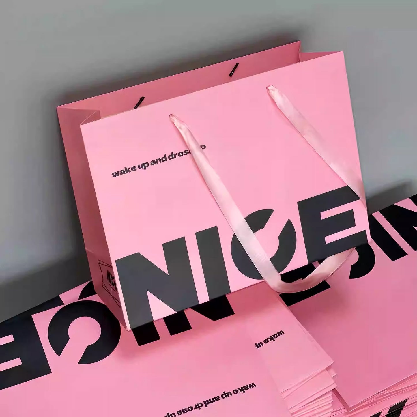 A clothing store tote bag custom paper bag premium sense printing logo high-end ins style high value women's clothing store shopping bag