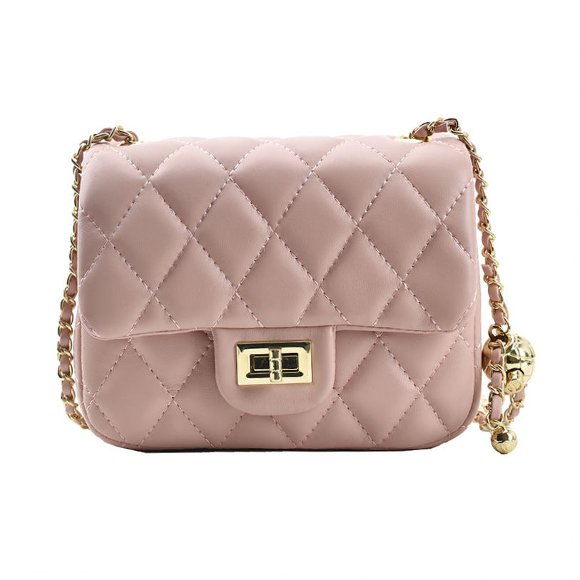 A new shoulder bag, armpit bag, Xiaoxiangfeng rhombus chain bag, messenger bag.