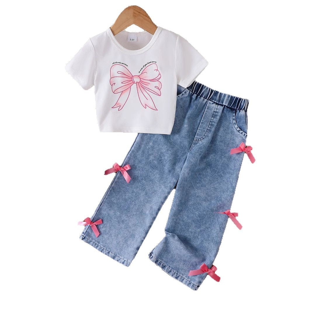 A girls' round neck bow printed short-sleeved T-shirt + straight loose jeans two-piece set