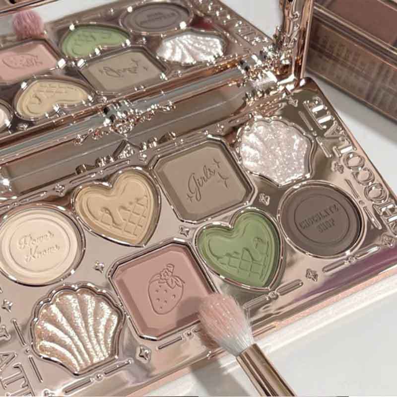 A new product, Sweetheart Bear eyeshadow, Swan Cloud Shoulder, strawberry, all series of stores can be self-organized gift boxes.