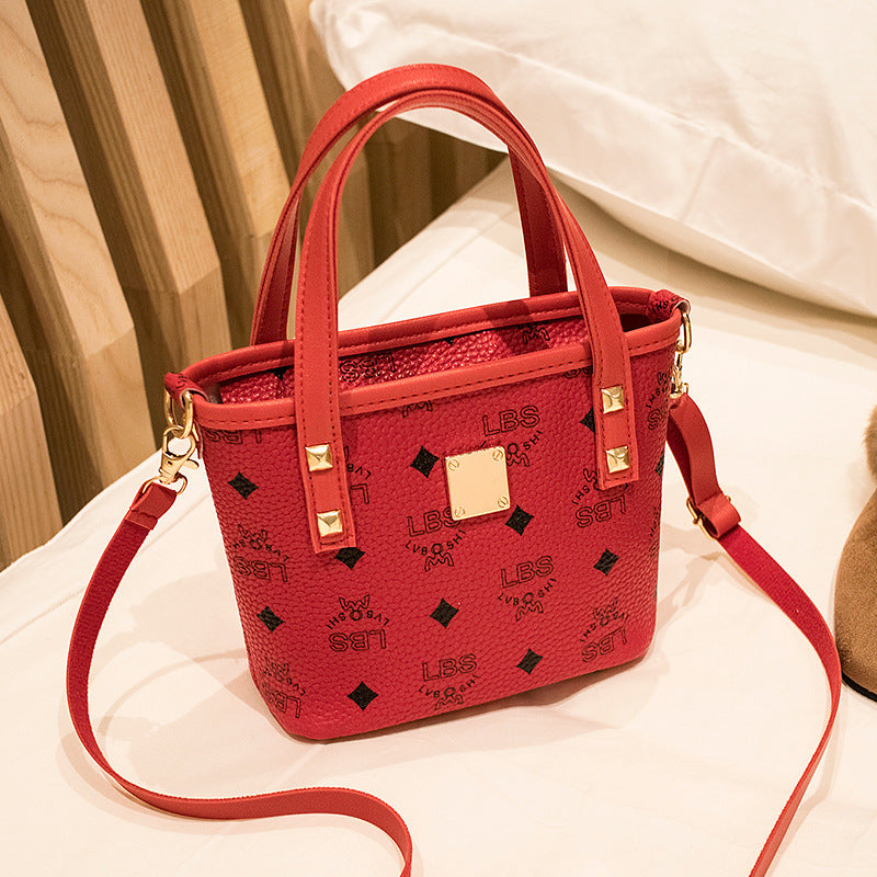 A retro European and American fashion shoulder crossbody portable bucket bag