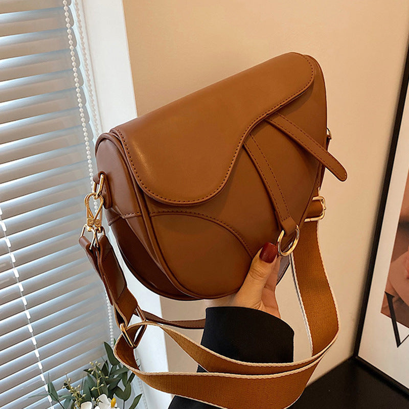 A new foreign style small bag, high-end trendy fashion exquisite shoulder versatile saddle bag