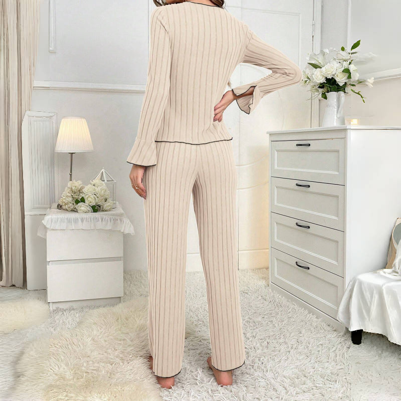 A long-sleeved trousers pajama set