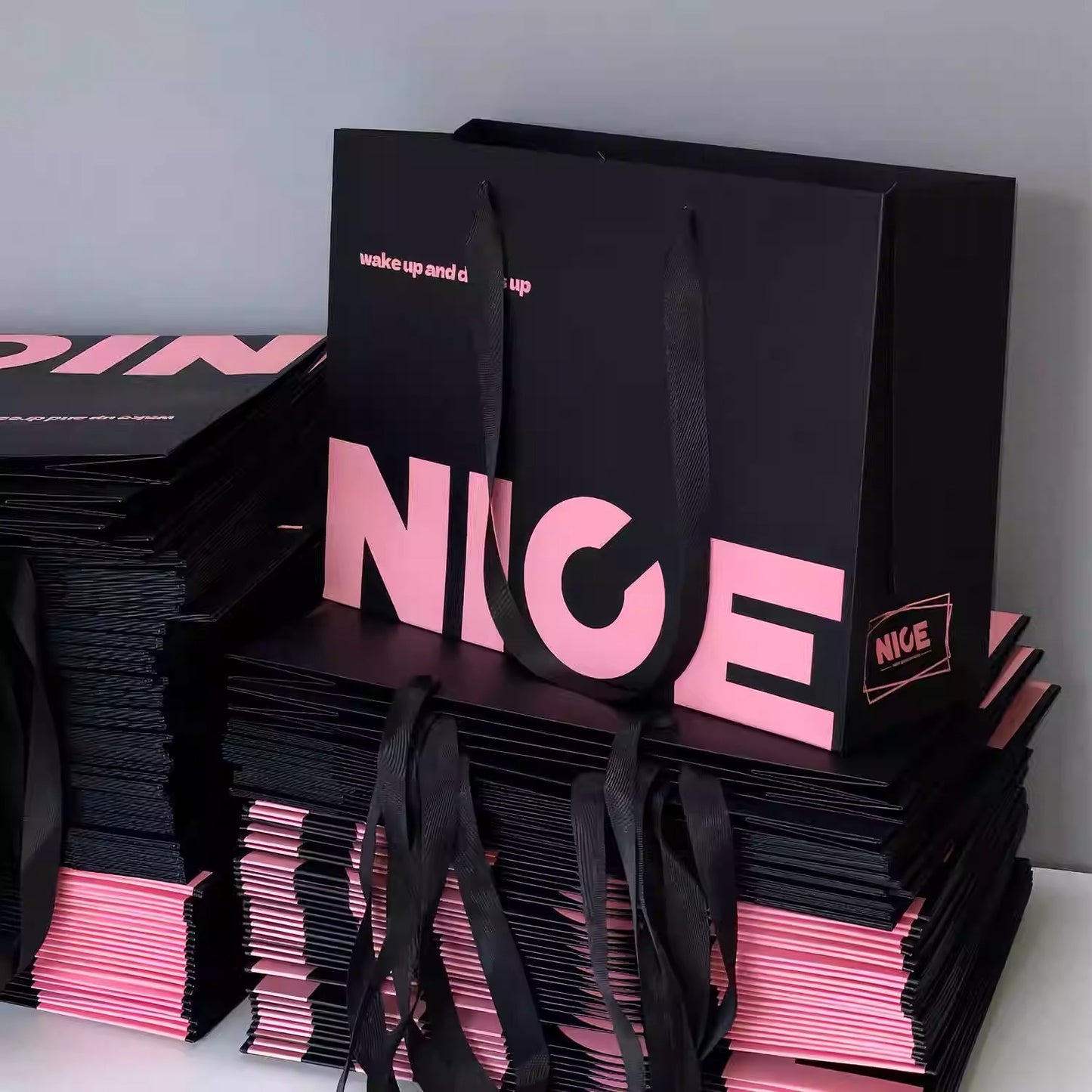 A clothing store tote bag custom paper bag premium sense printing logo high-end ins style high value women's clothing store shopping bag