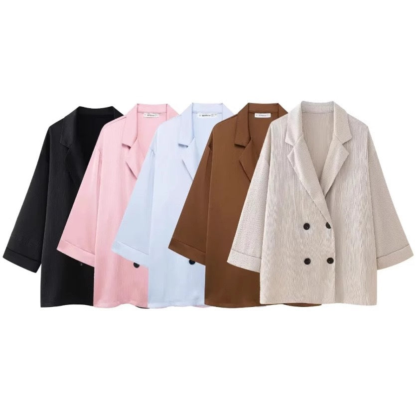 A long-sleeved suit