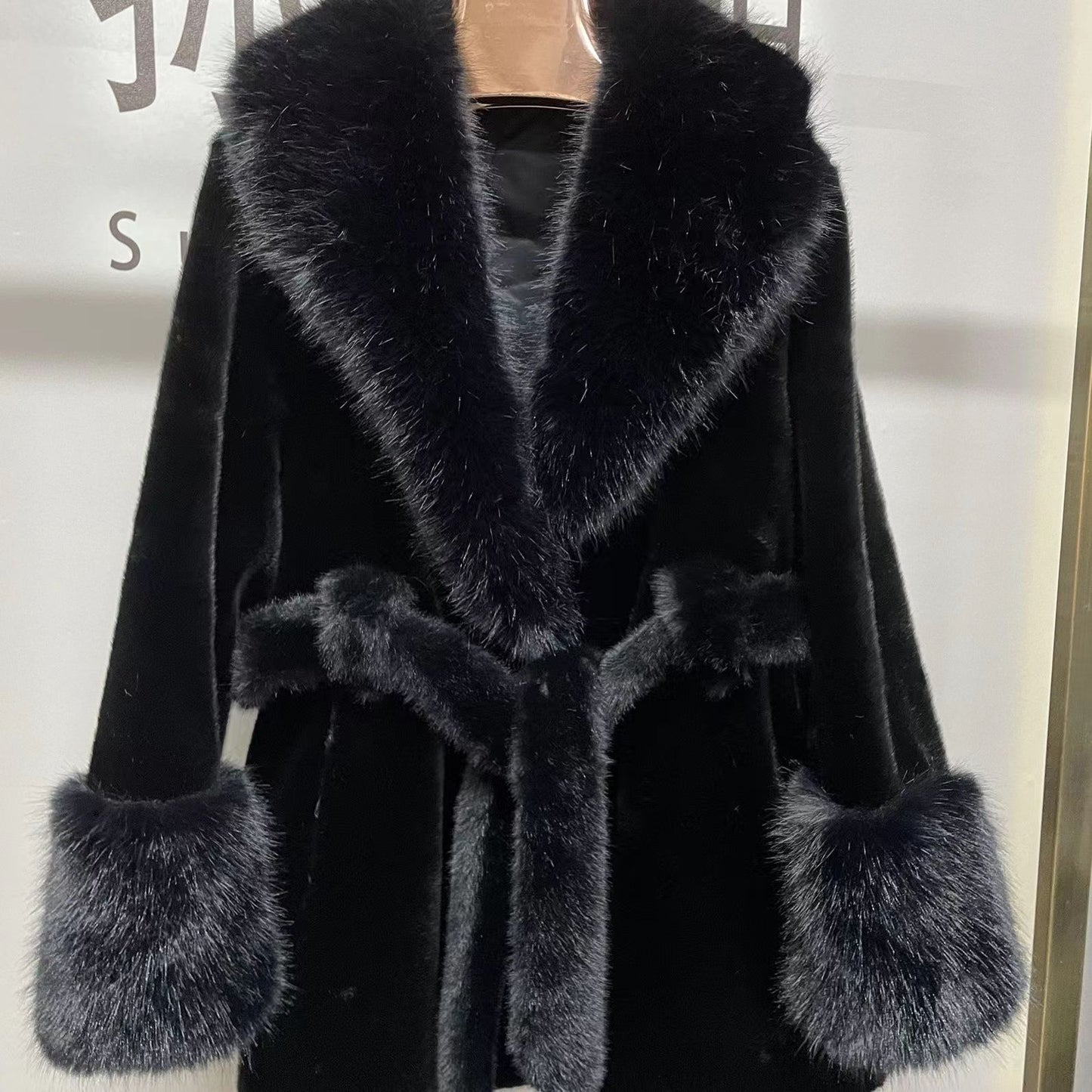 A imitation fox fur plush coat high fashion version
