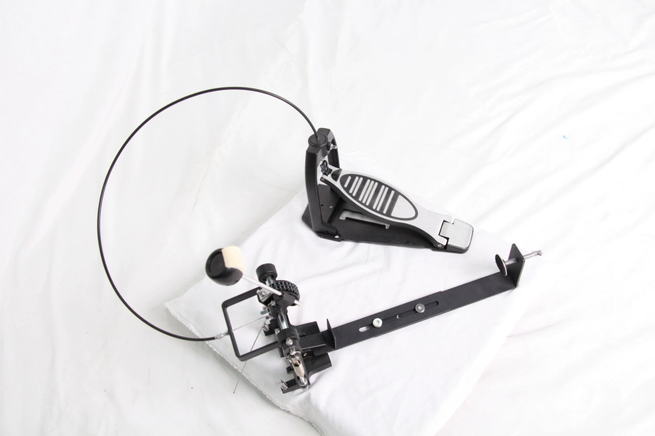 A drum pedal box drum wire control stepping hammer full set of professional grade rock light and portable, foot stepping accessories are super sensitive