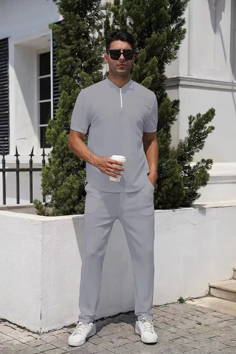 A solid color polo shirt sports suit