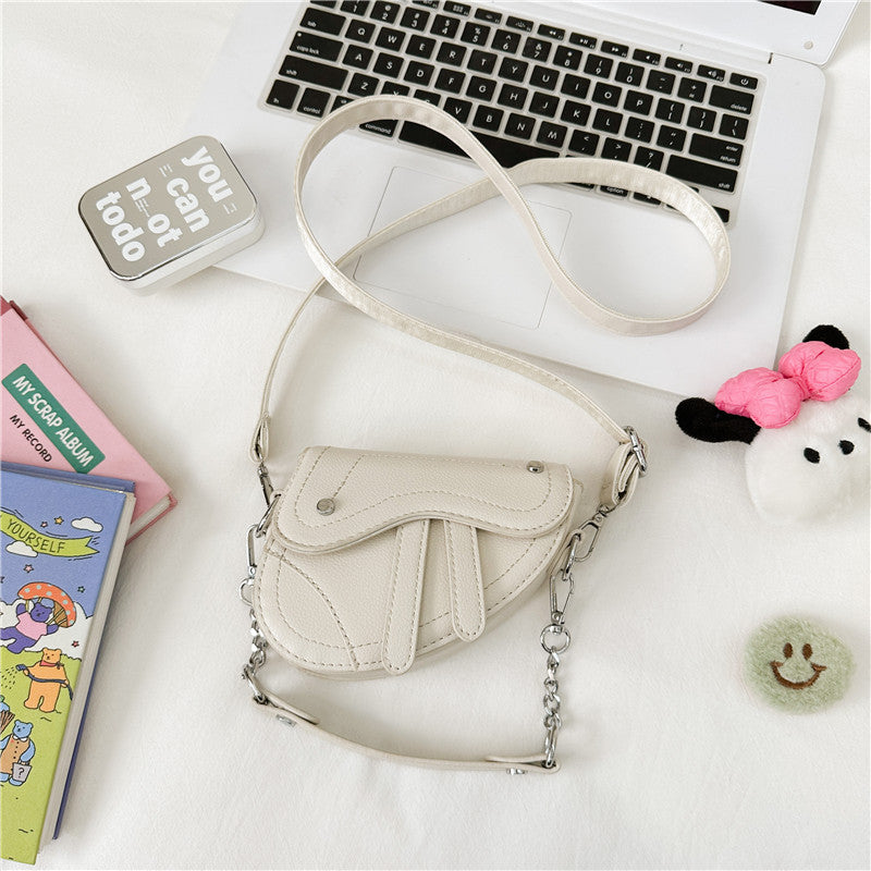 A Korean version of foreign style small fragrant style girl handbag fashionable new boys and girls saddle bag mini baby shoulder bag