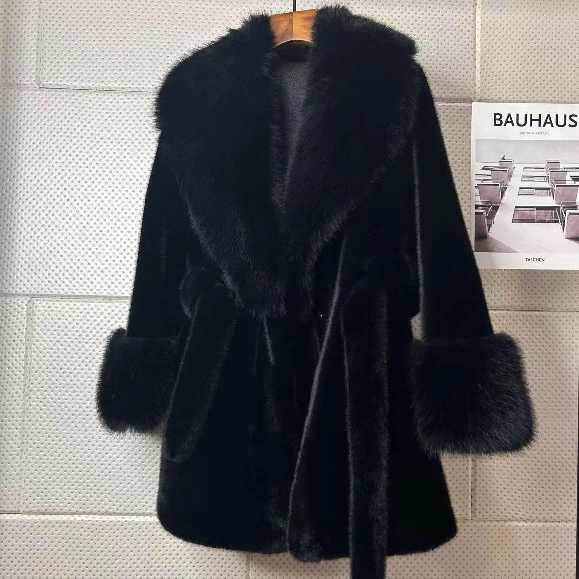 A imitation fox fur plush coat high fashion version