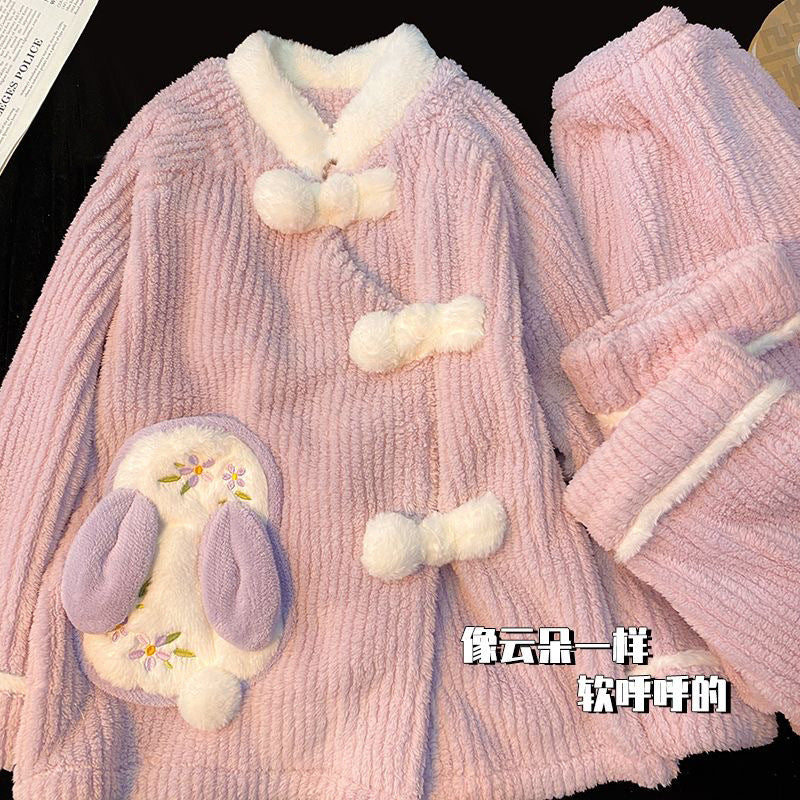 A cute pajamas thickened and velvet
