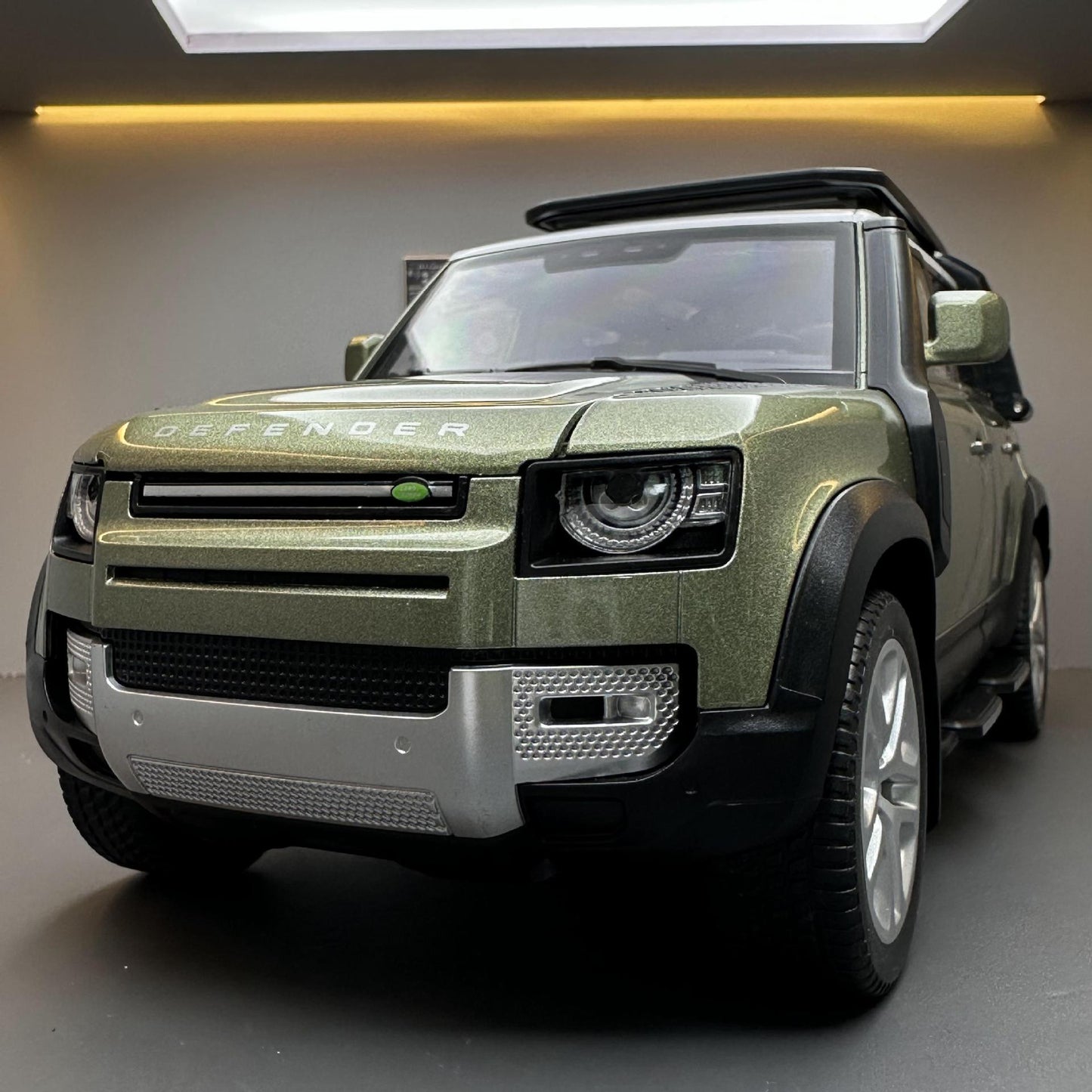 1:18 Alloy Metal Car Model Ornament