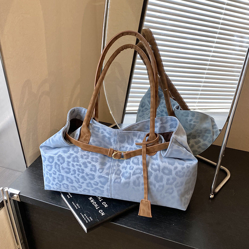 A handbag shoulder messenger bag