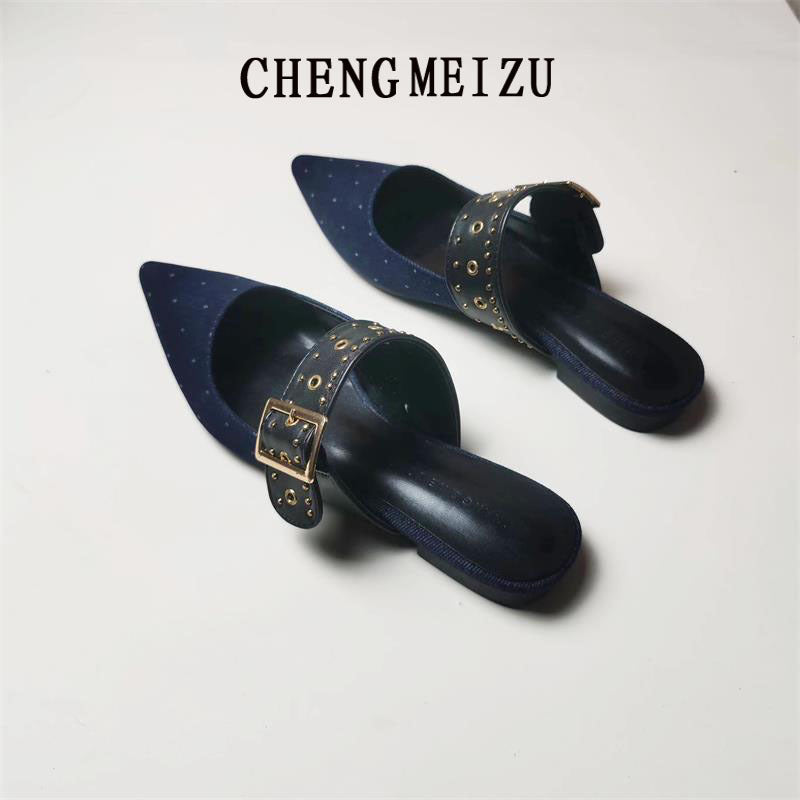 A women's temperament pointed slippers summer sandals