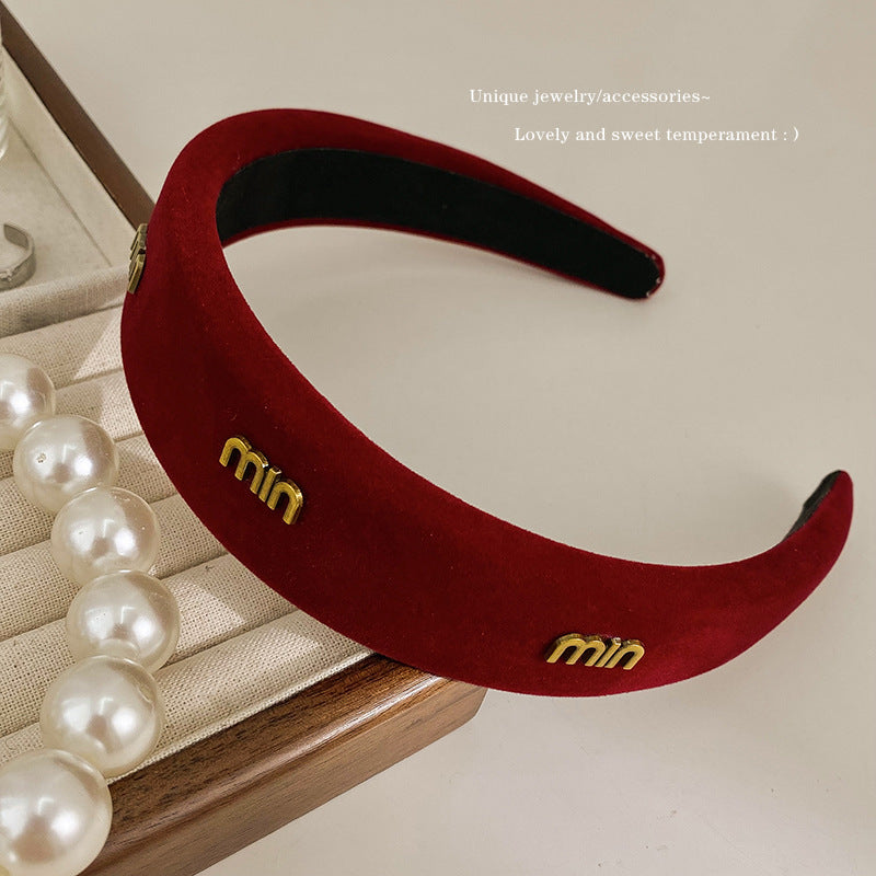 A new autumn and winter red velvet headband retro female Internet celebrity pressure hair wide edge high skull top hair accessories simple temperament headband