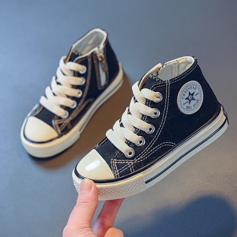 A children's canvas shoes
