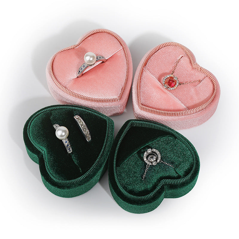 A heart velvet ring box