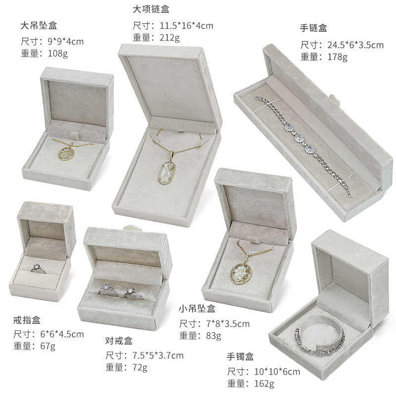 A velvet jewelry box custom LOGO