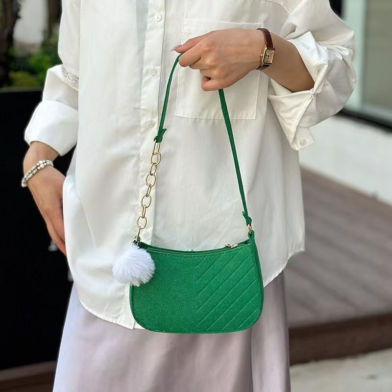 A summer new fresh felt armpit bag indentation fashion single shoulder foreign style small square bag