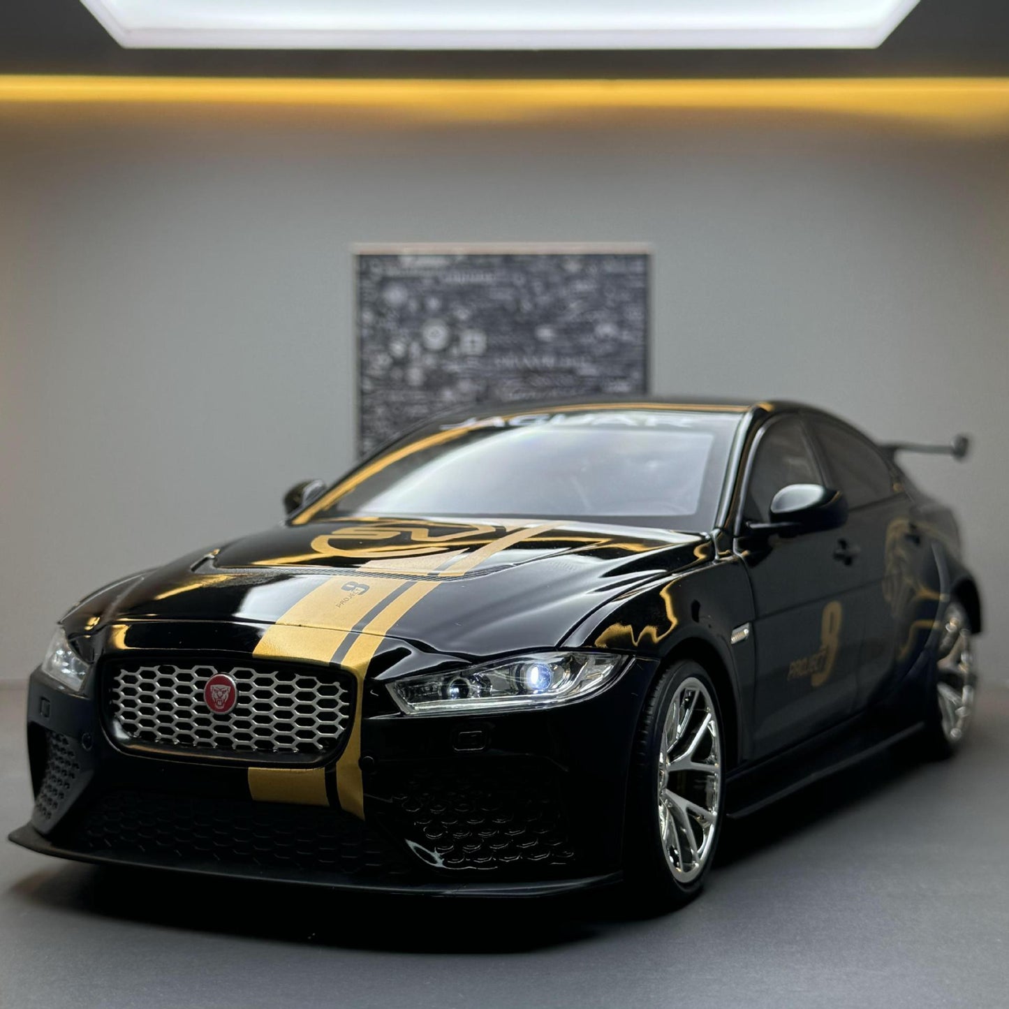 1:18 Alloy Metal Car Model Ornament