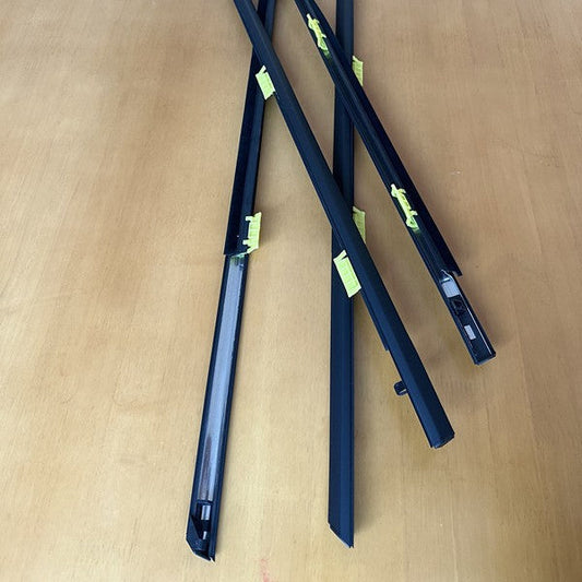 A car door and window glass outer pressing strip water retaining cut sealing strip outer pressing strip suitable for Honda Civic civic2001-2005