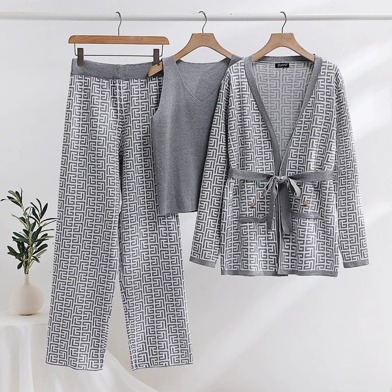 A women's long-sleeved three-piece set