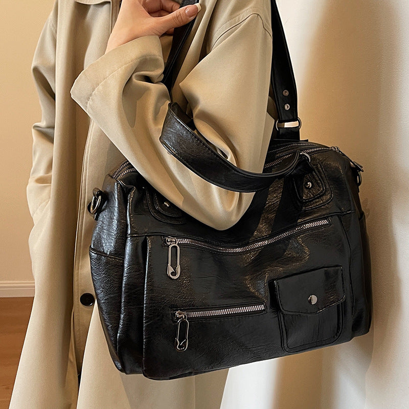 A handbag shoulder bag
