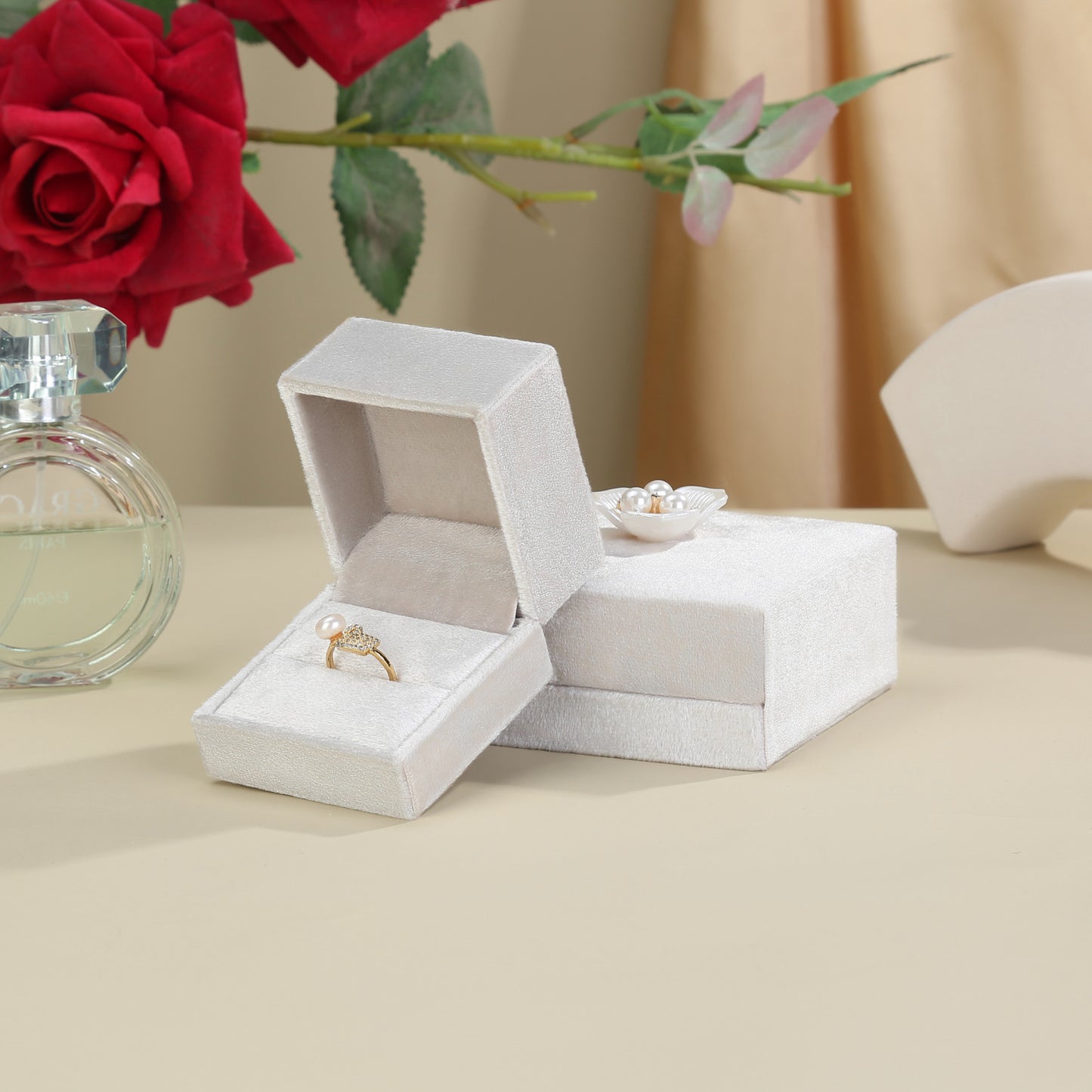 A velvet jewelry box custom LOGO