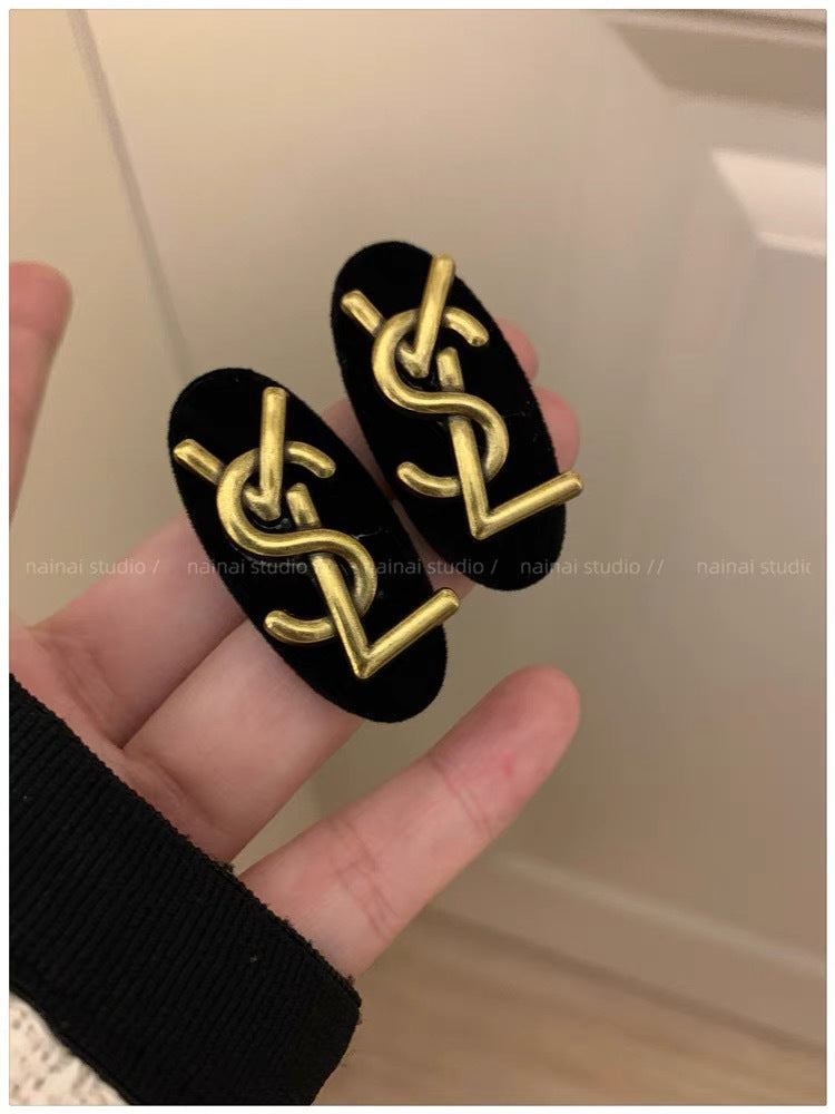 A old letter hairpin~ black velvet hair accessories retro French small fragrant wind grab clip shark clip bow headdress