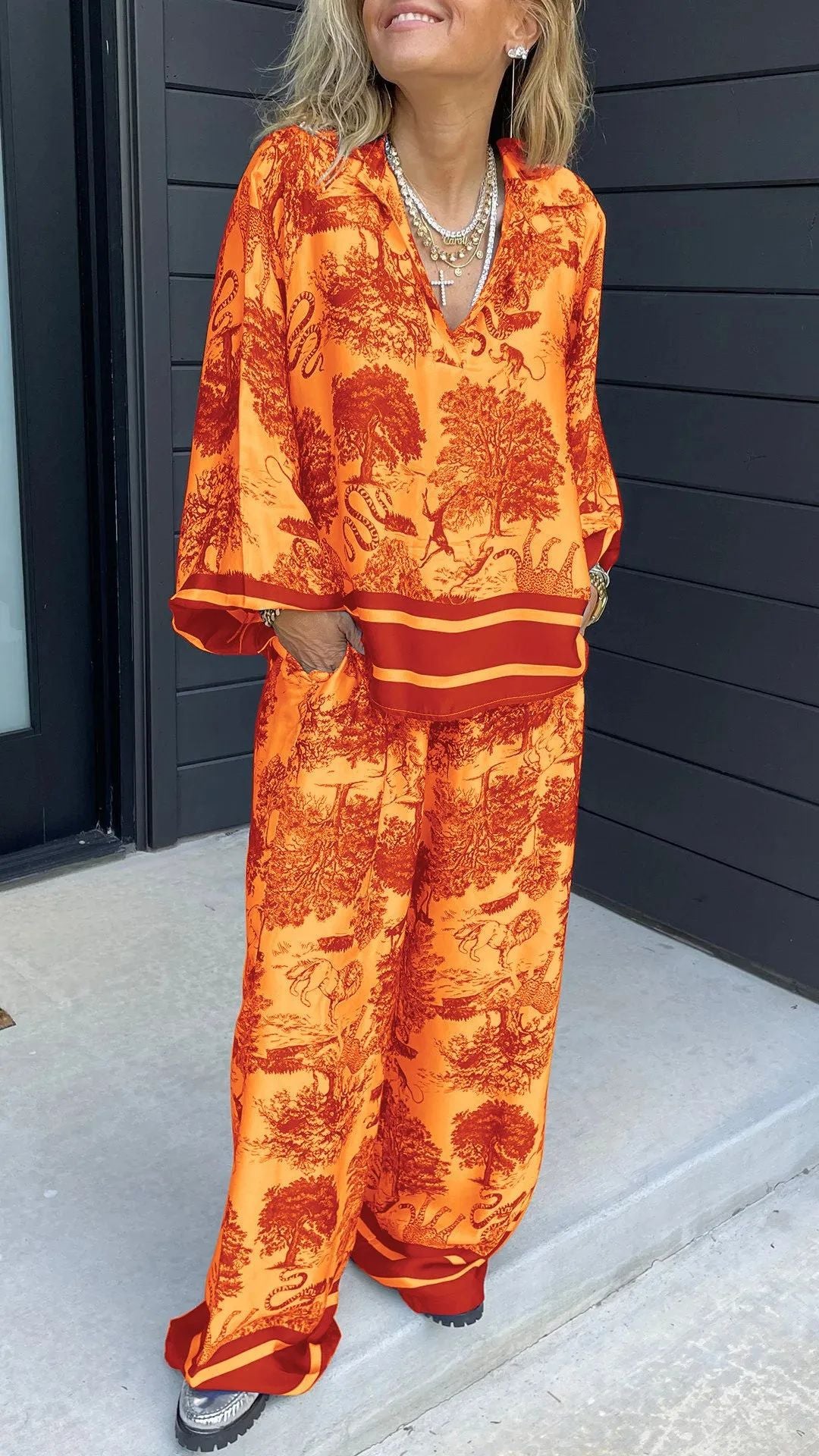 A Cross-border independent station fashionista V-neck printed long-sleeved pocket casual women's suit