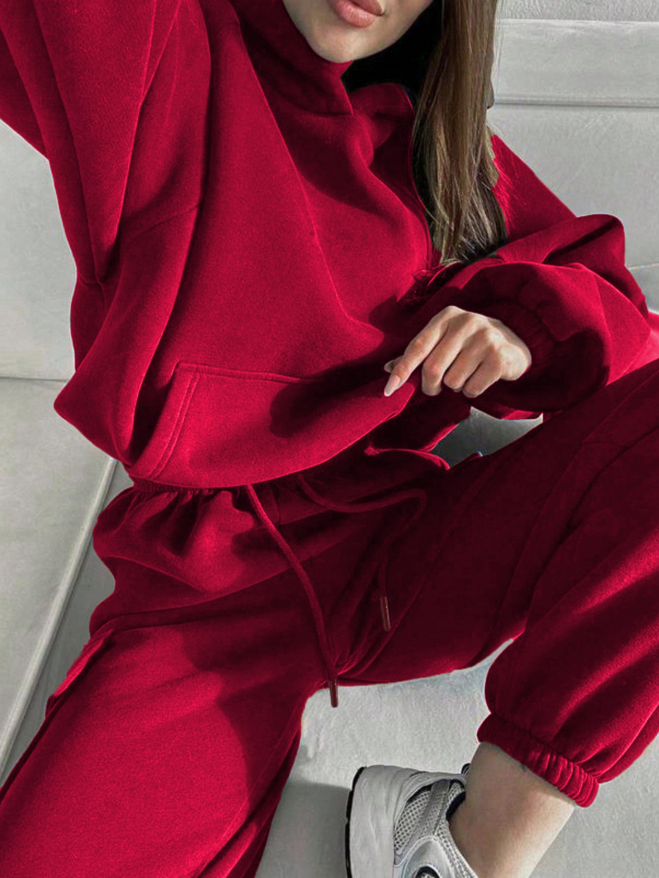 A sports and leisure sweater set