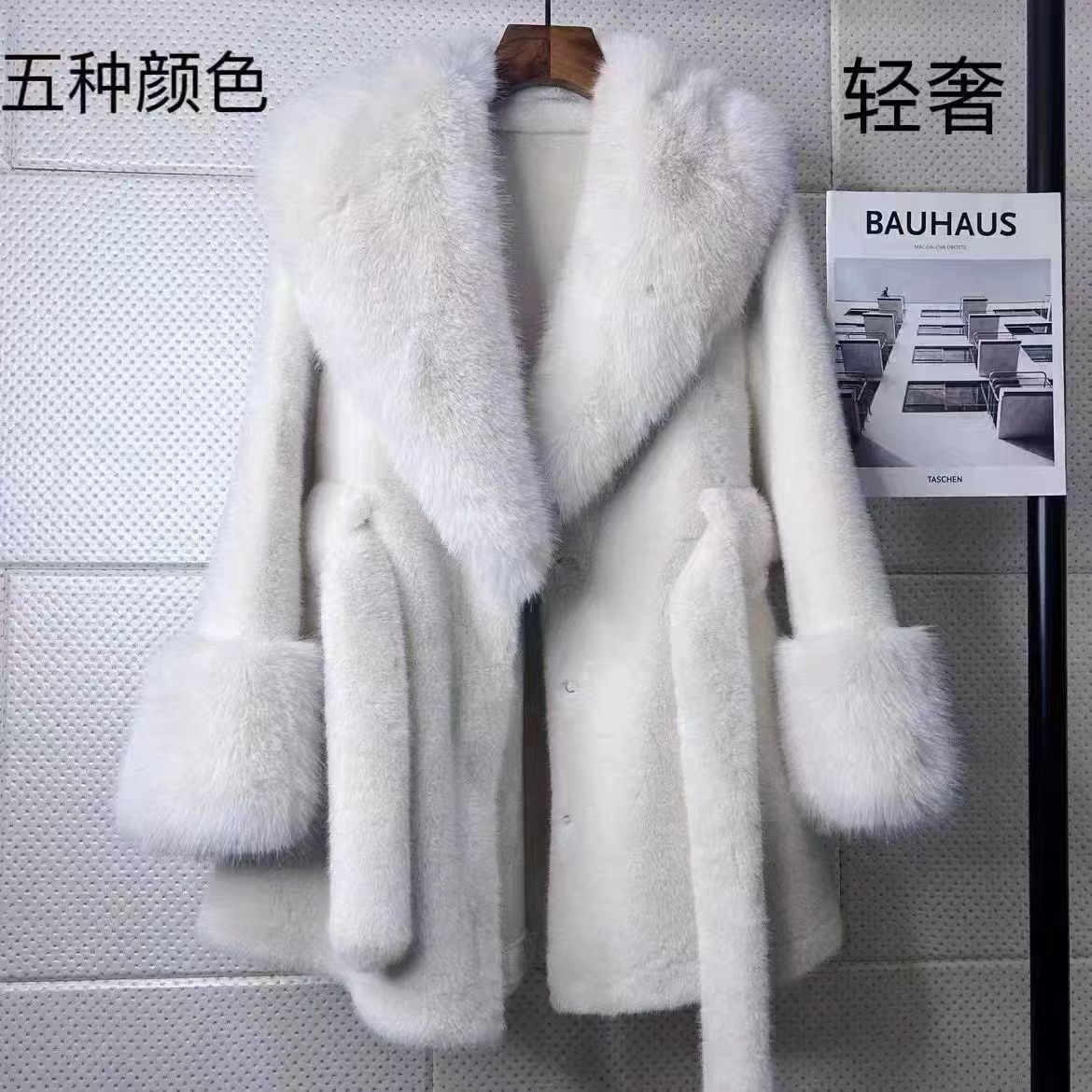 A imitation fox fur plush coat high fashion version