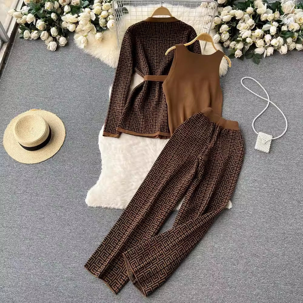 A women's long-sleeved three-piece set