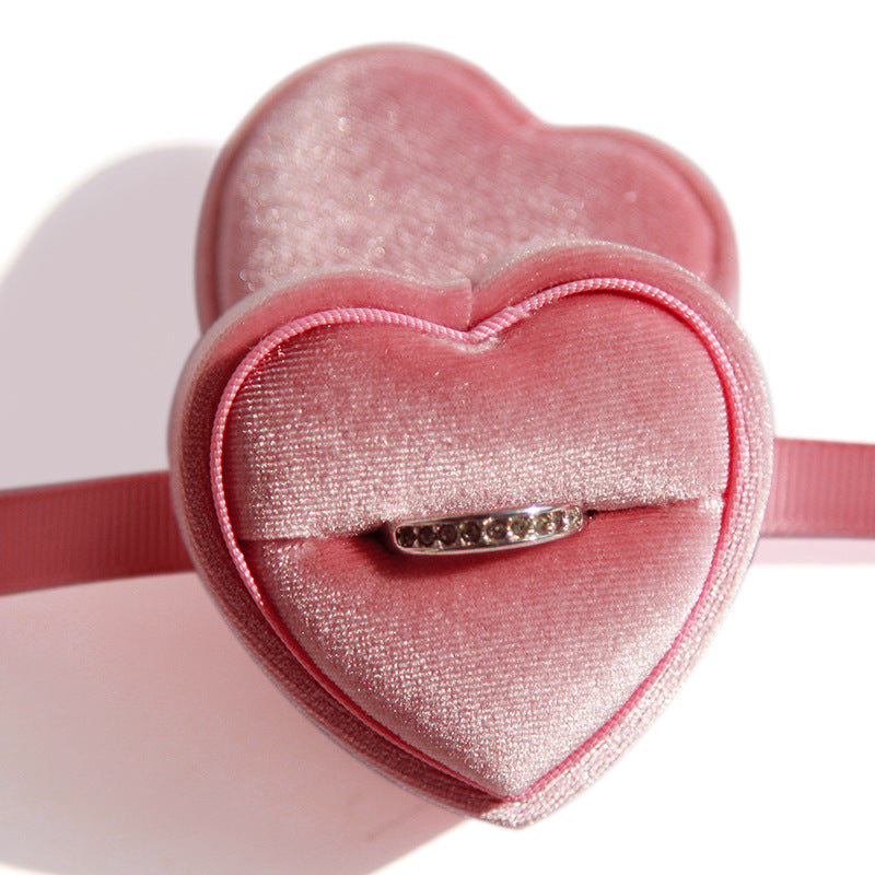 A heart velvet ring box