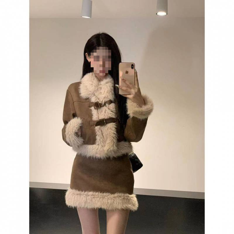 A coat half-length skirt set