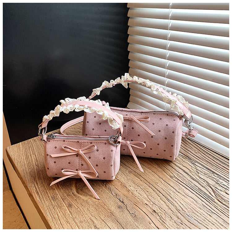 A shoulder bag handbag