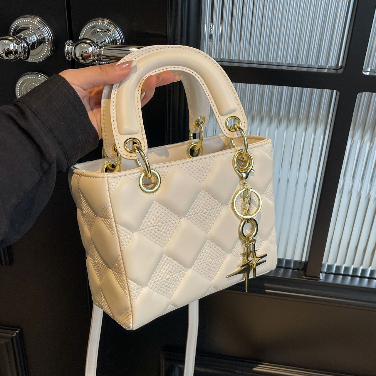 A new simple and fashionable diamond small fragrant wind handbag messenger bag Princess Diana bag wholesale - Mixbatch
