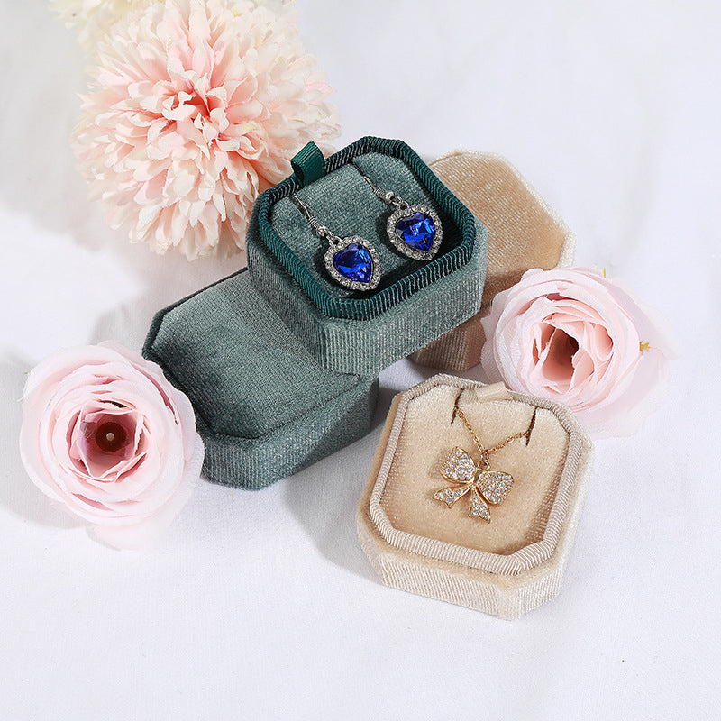 A Velvet stud earrings pendant box