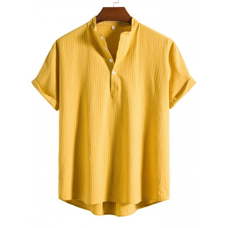 A men's stand-up collar striped short-sleeved shirt