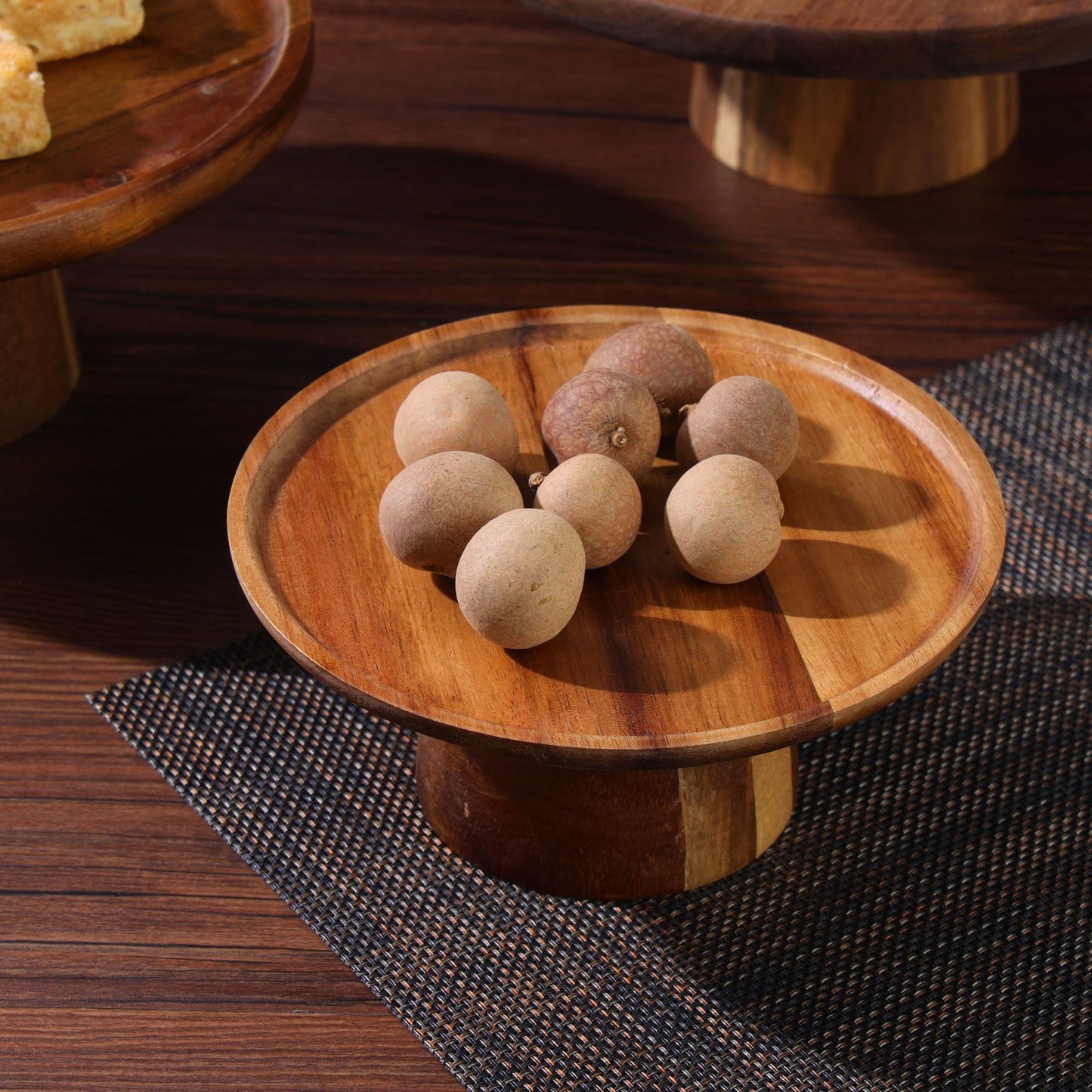 A Acacia wood tall cake display tray photo rack fruit plate snack cake plate dessert rack