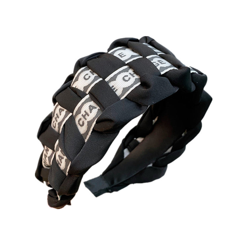 A Korean retro letter plaid headband, four-strand braided personalized hair accessories, wide-brimmed small fragrant headband