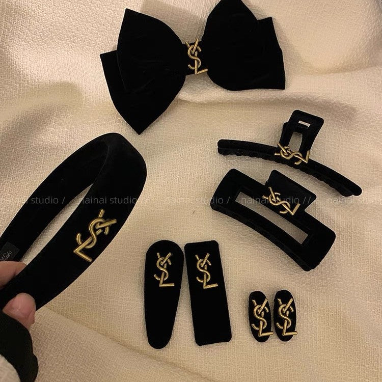 A old letter hairpin~ black velvet hair accessories retro French small fragrant wind grab clip shark clip bow headdress