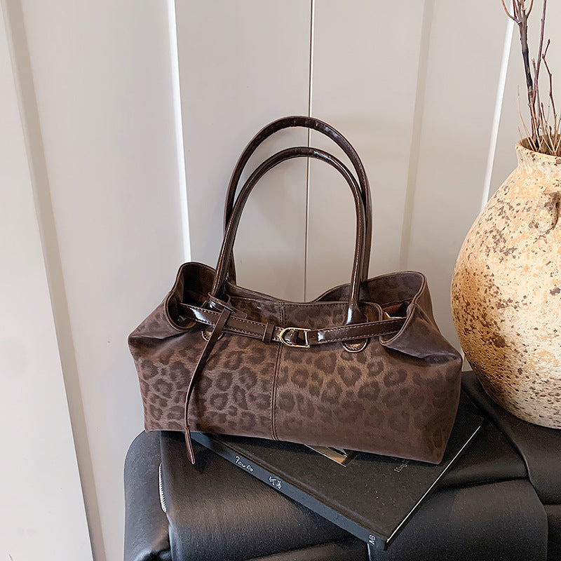 A handbag shoulder messenger bag